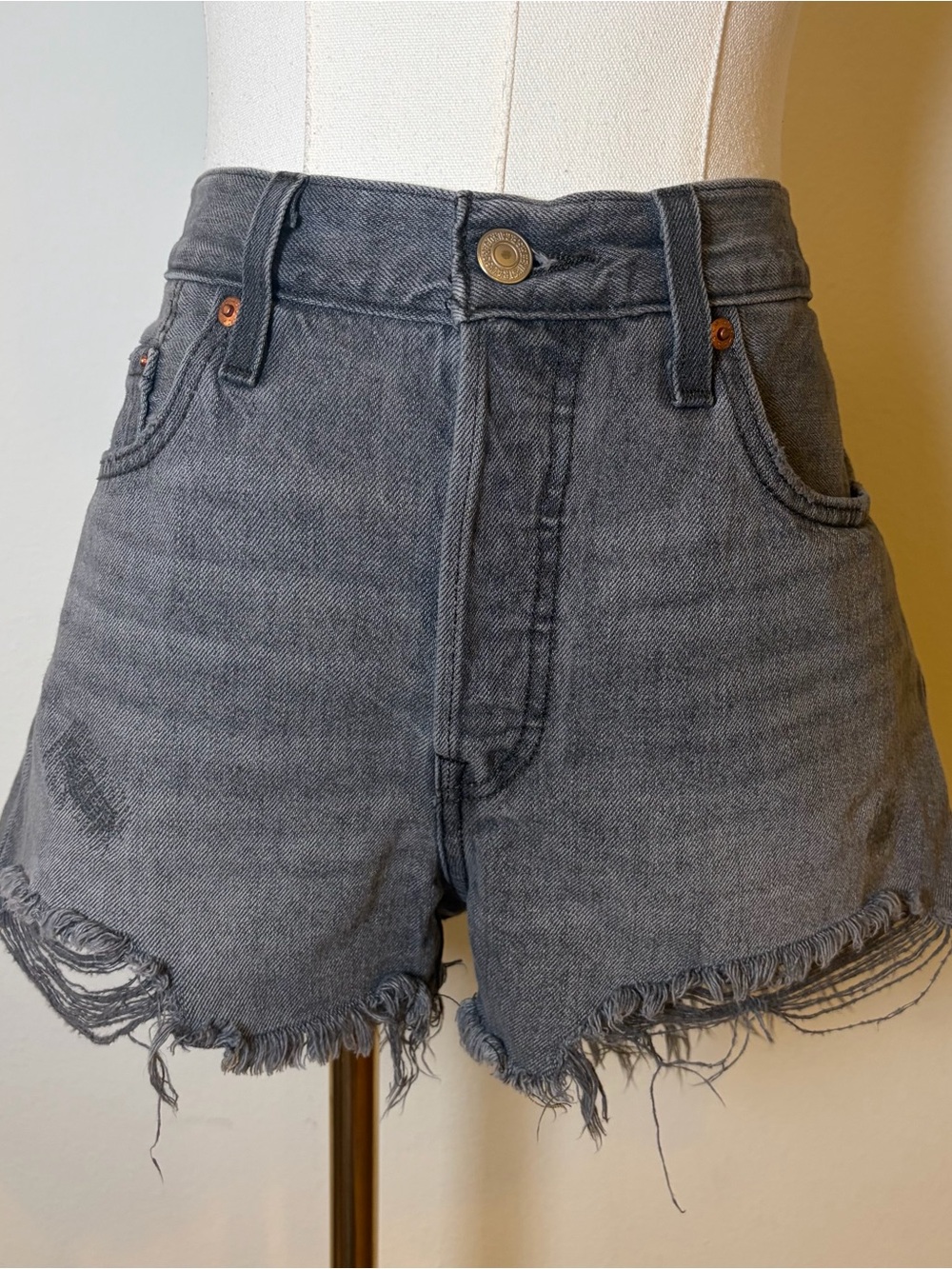 Levi’s Premium 501 Distressed Gray Denim Shorts W27